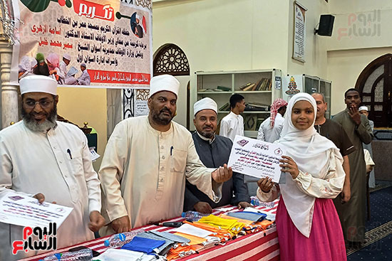 جانب من تكريم الحافظات جانب من تكريم الحافظات