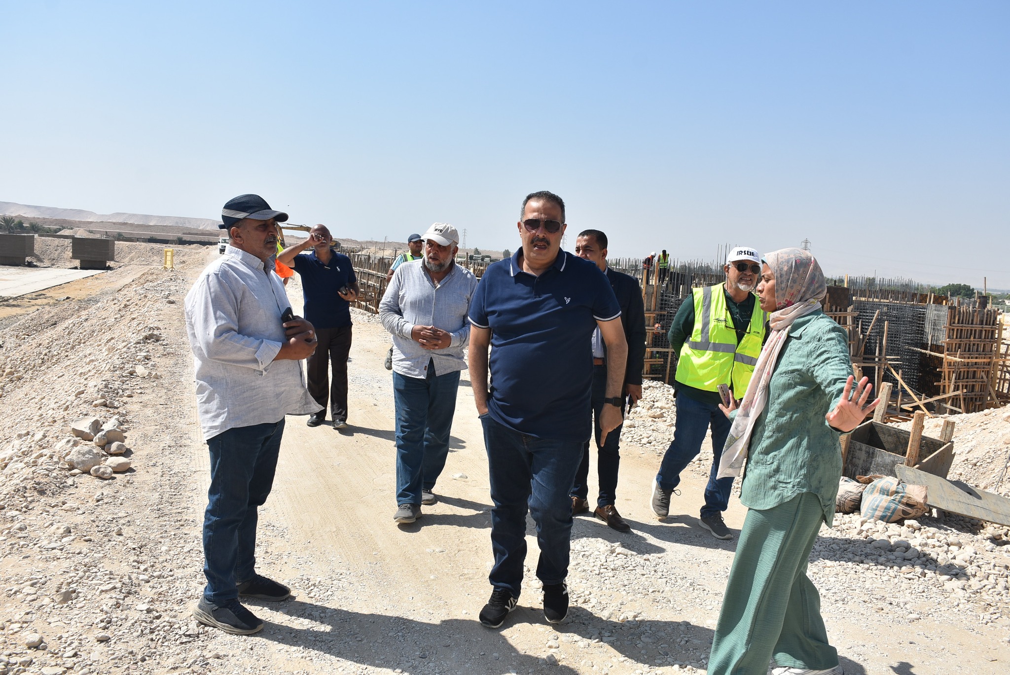 متابعة العمل في شبكات الصرف بقرية المساوية ومحطة معالجة الدبابية متابعة العمل في شبكات الصرف بقرية المساوية ومحطة معالجة الدبابية