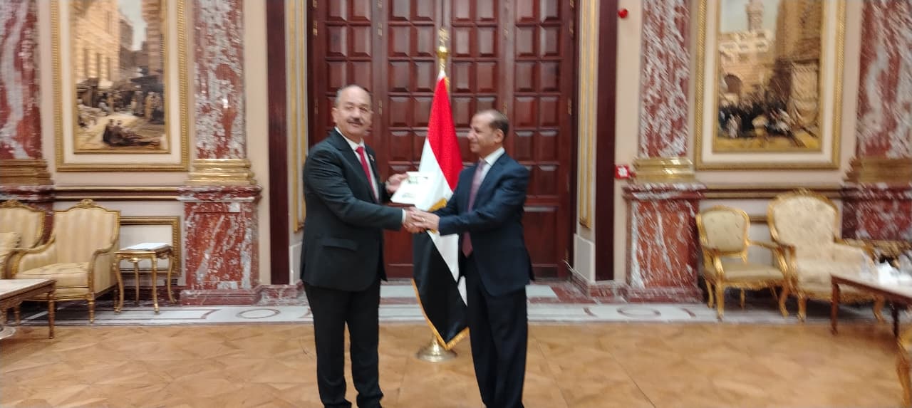 بدء توافد أعضاء مجلس الشيوخ لاستلام كارنيهات العضوية الجديدة    (5)