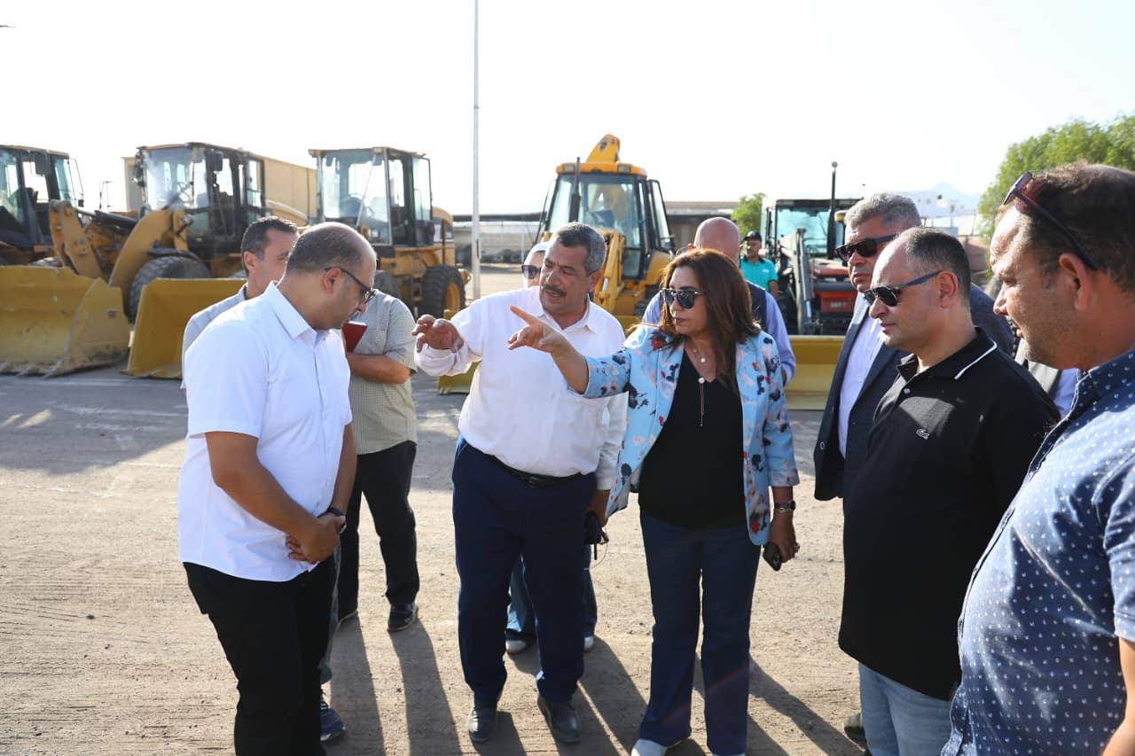 وزيرة التنمية المحلية تتفقد حديقة السلام (5)