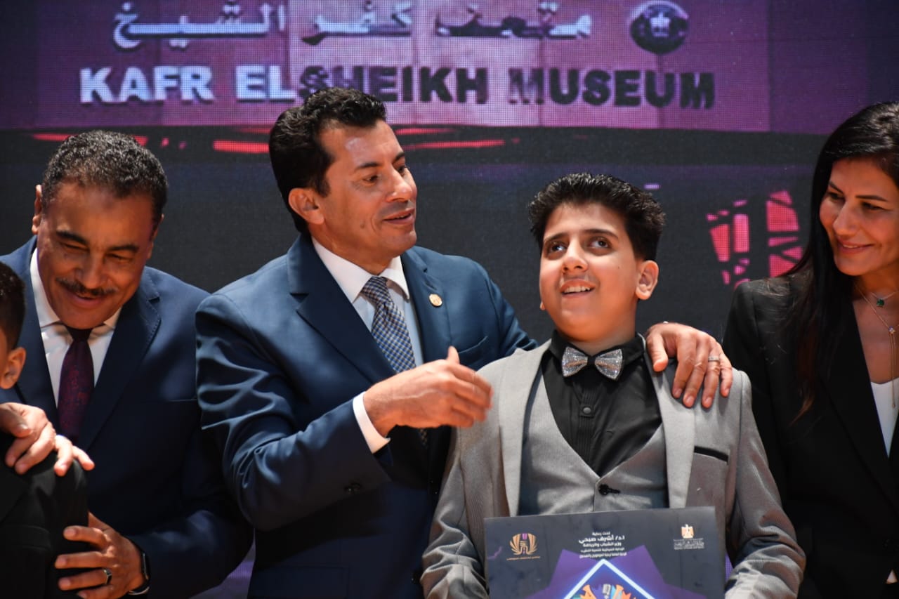 اشرف صبحى خلال التكريم