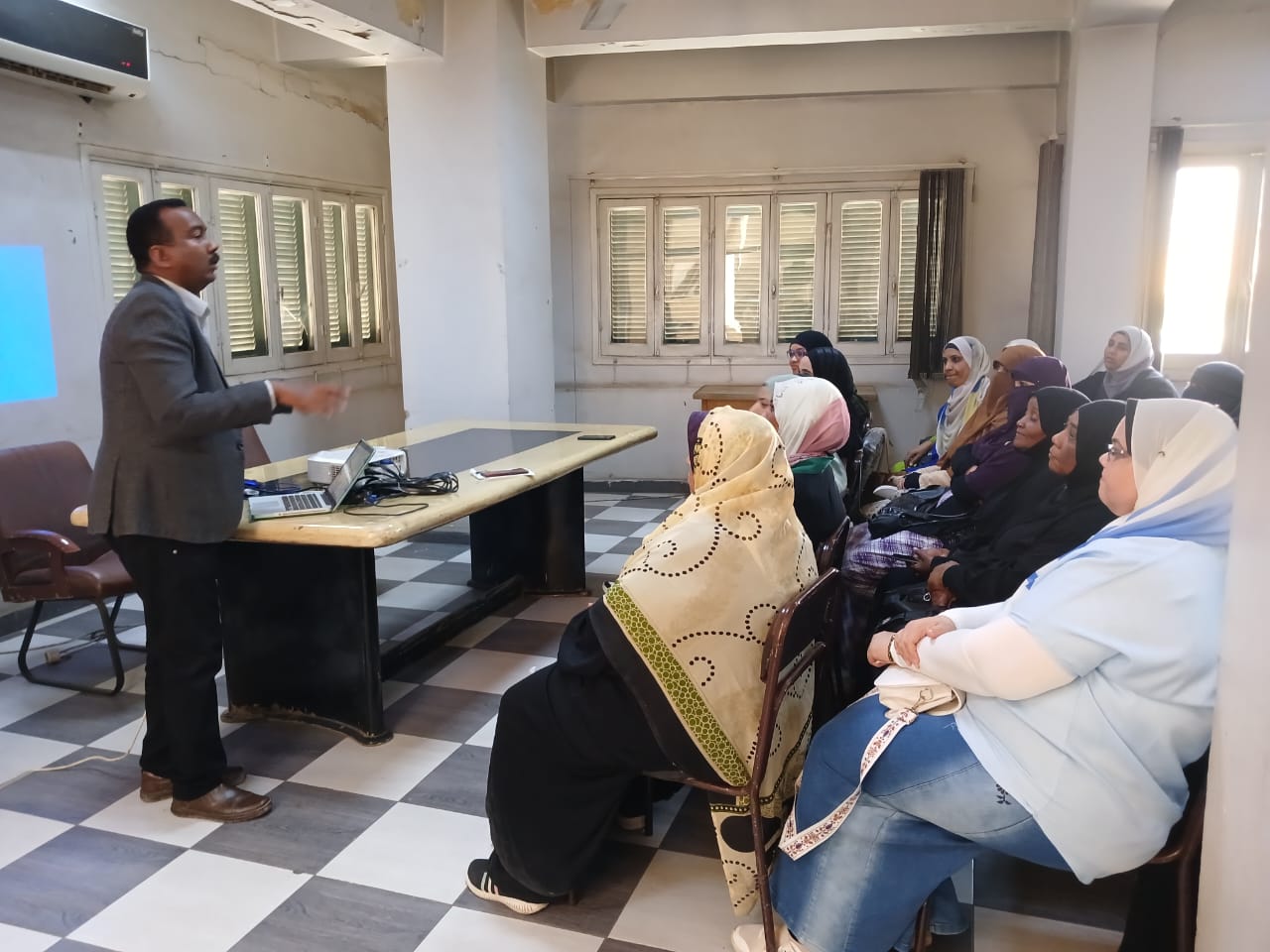 جانب من تدريب السيدات