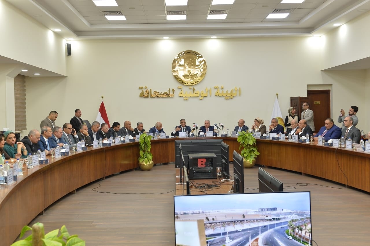 ندوة موسعة للوطنية للصحافة مع محافظ الجيزة (2)