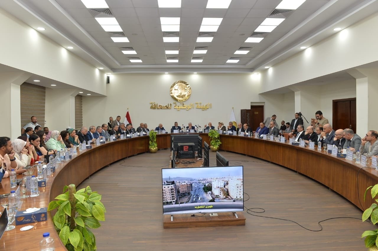 ندوة موسعة للوطنية للصحافة مع محافظ الجيزة (1)