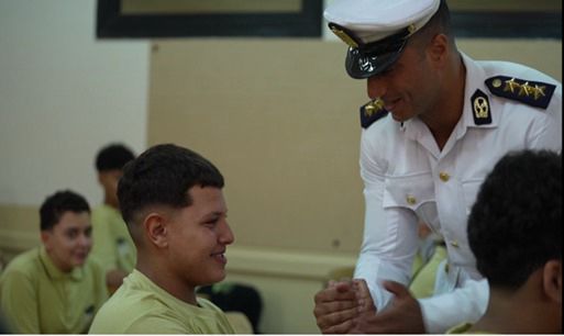 وزارة الداخلية تصطحب أبناء الشهداء إلى المدارس (9)