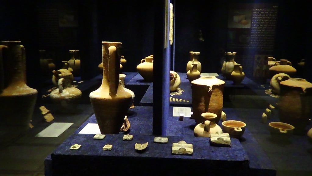 مجموعة من القوارير الفخارية الاثرية -متحف مطروح