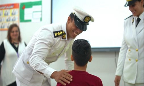 وزارة الداخلية تصطحب أبناء الشهداء إلى المدارس (7)