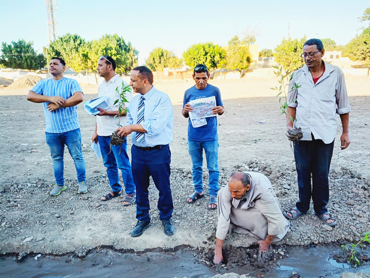 مبادرة لتنظيف وتشجير القرية تحت شعار  بلدنا جميلة