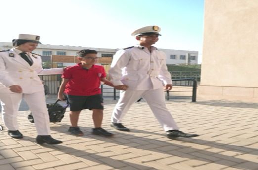 وزارة الداخلية تصطحب أبناء الشهداء إلى المدارس (12)