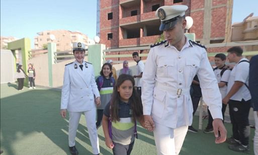 وزارة الداخلية تصطحب أبناء الشهداء إلى المدارس (14)