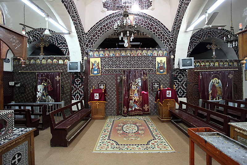 كنيسة ابى سيفين من الداخل