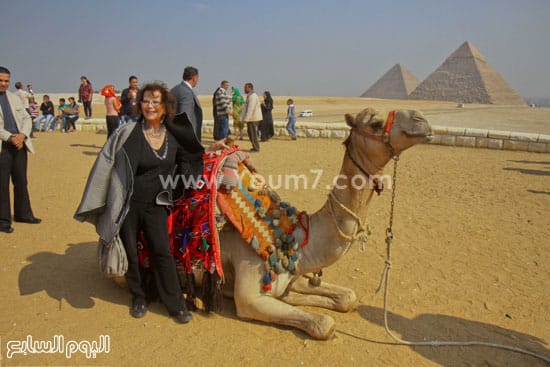 النجمة الإيطالية كلوديا كاردينالى تزور الأهرامات النجمة الإيطالية كلوديا كاردينالى تزور الأهرامات