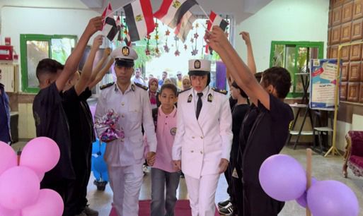 وزارة الداخلية تصطحب أبناء الشهداء إلى المدارس (10)