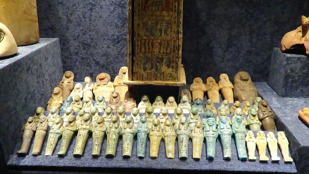 تنوع االقطع الاثرية - متحف اثار مطروح