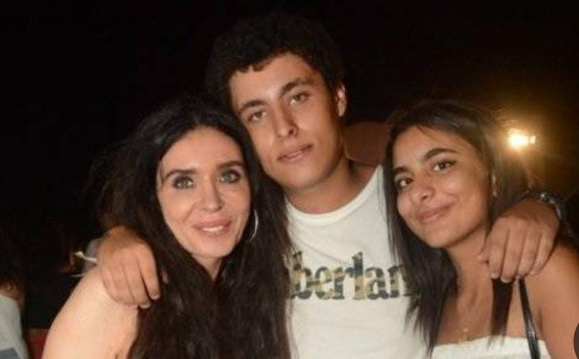 الراقصة دينا ونجلها (3)