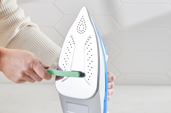 نصائح لتنظيف قاعدة المكواه نصائح لتنظيف قاعدة المكواه