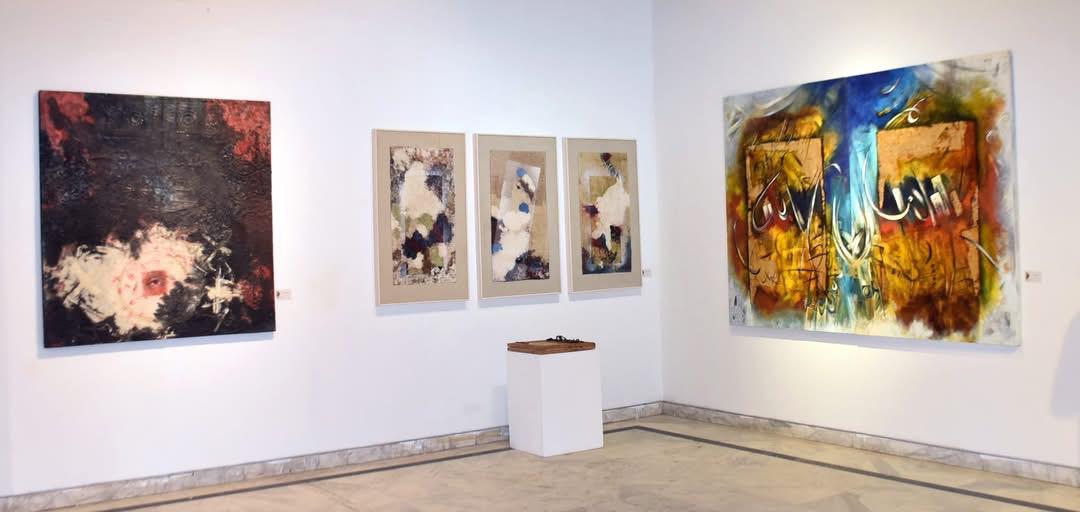 جانب من الأعمال المعروضة