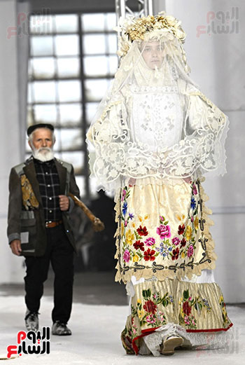 تصميمات مختلفة من الملابس