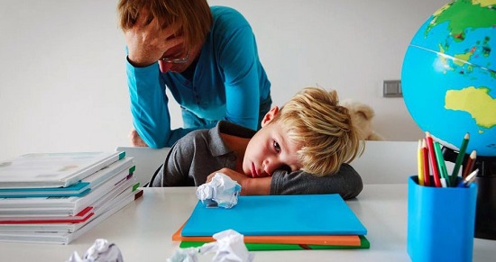 التعامل مع الطفل الرافض لتنفيذ الواجبات المدرسية التعامل مع الطفل الرافض لتنفيذ الواجبات المدرسية