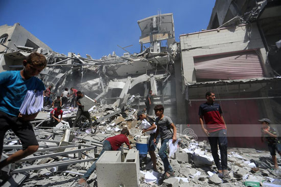 غارات عنيفة على مبنى بنك فلسطين غارات عنيفة على مبنى بنك فلسطين