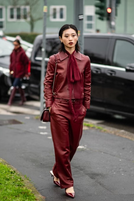 اللون البورجندى