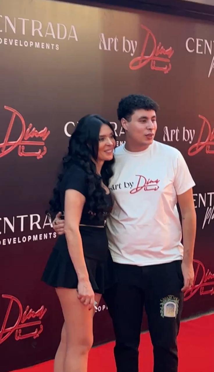 الراقصة دينا ونجلها (1)