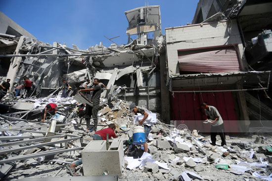 الغارات حولت المبنى الى كتلة من الركام الغارات حولت المبنى الى كتلة من الركام