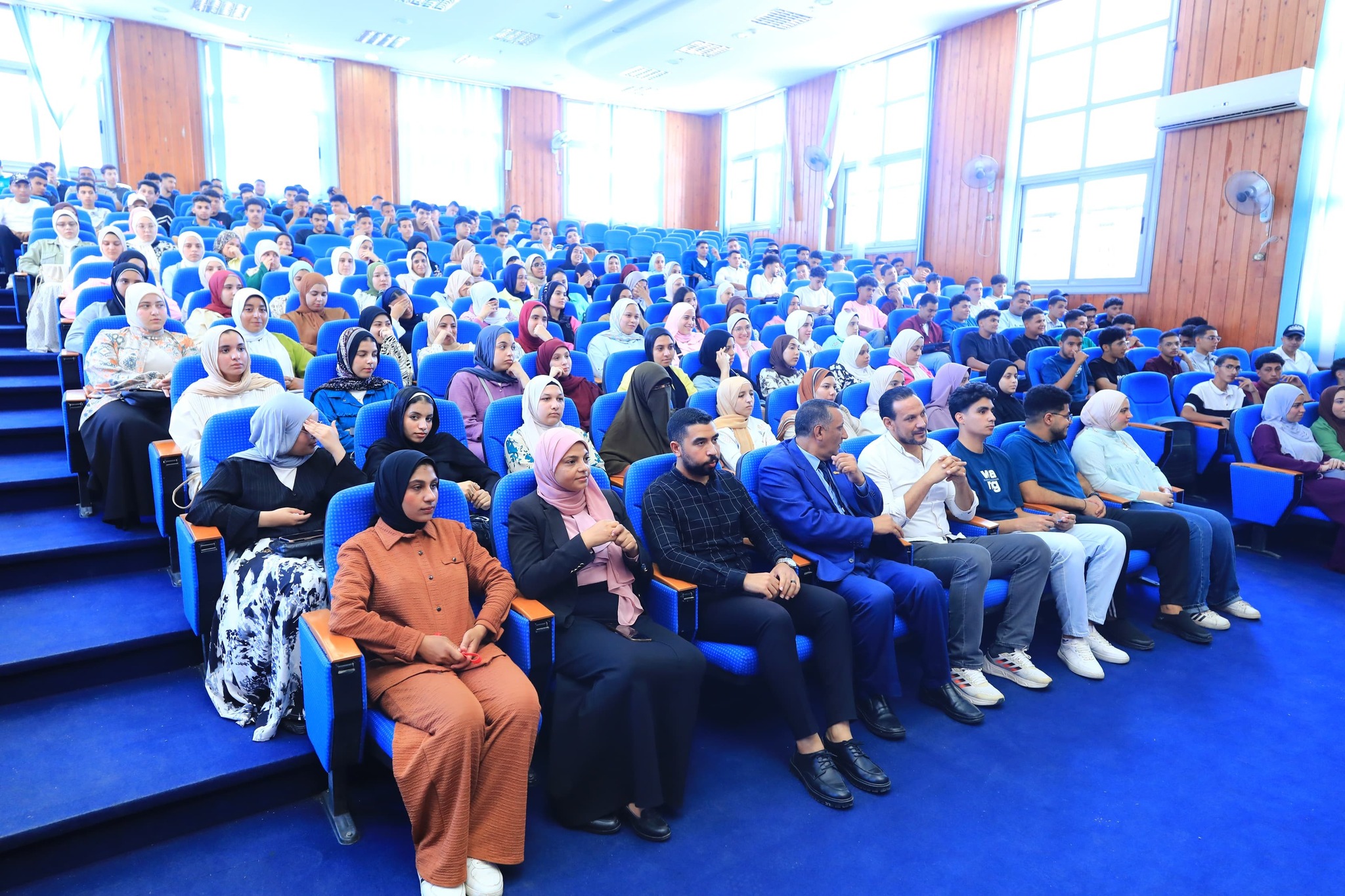 جانب من الحضور من طلاب الكليات