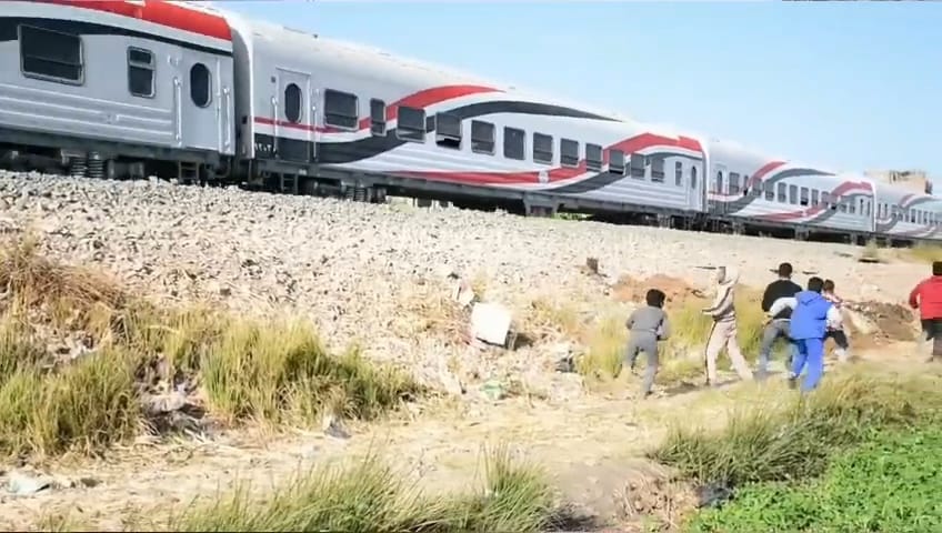 قذف الأطفال للقطارات بالحجارة