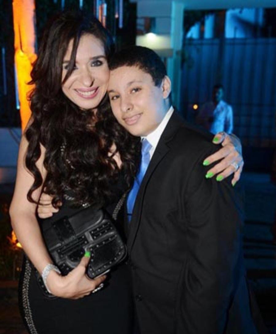 الراقصة دينا ونجلها (2)