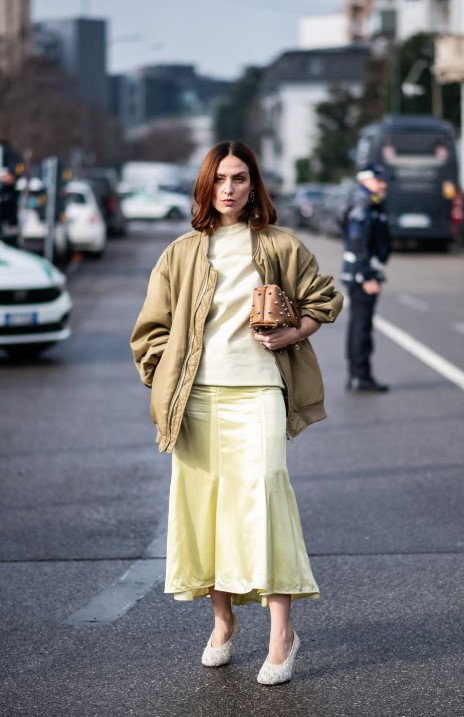 اللون الأصفر