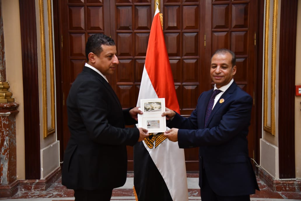 نواب التنسيقية يتسلمون بطاقات عضوية مجلس الشيوخ (14)