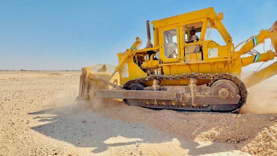 جانب من تجهيز الأراضى قبل بدء موسم زراعة الطماطم الشتوية الجديد