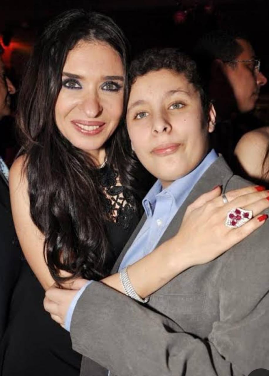 الراقصة دينا ونجلها (8)