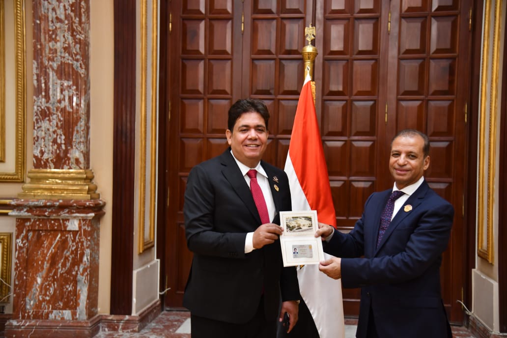 نواب التنسيقية يتسلمون بطاقات عضوية مجلس الشيوخ (15)