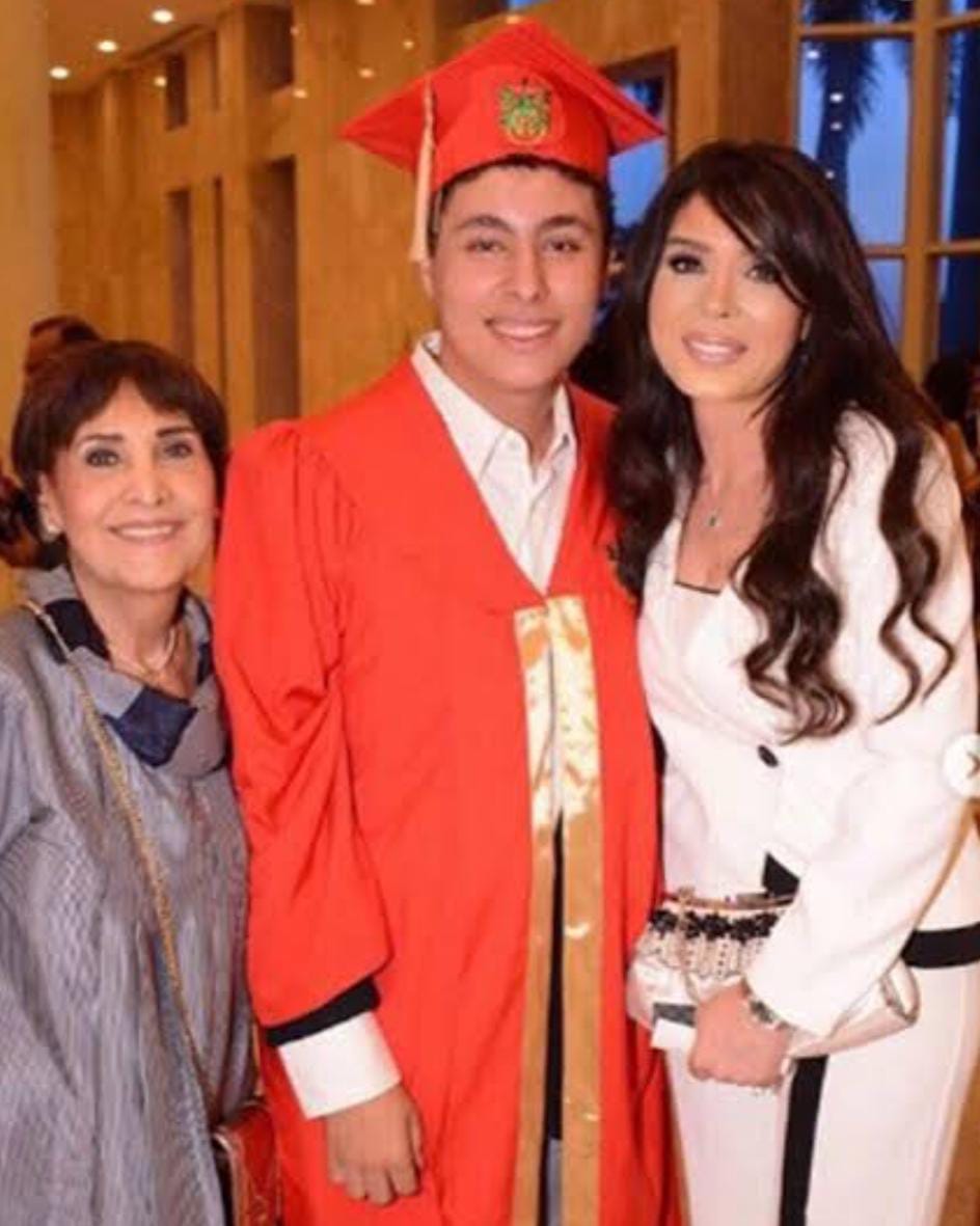 الراقصة دينا ونجلها (7)