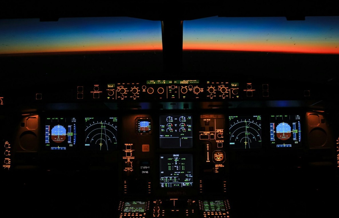 قمرة قيادة طائرة قمرة قيادة طائرة