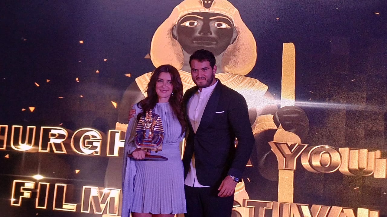 غادة عادل وابنها