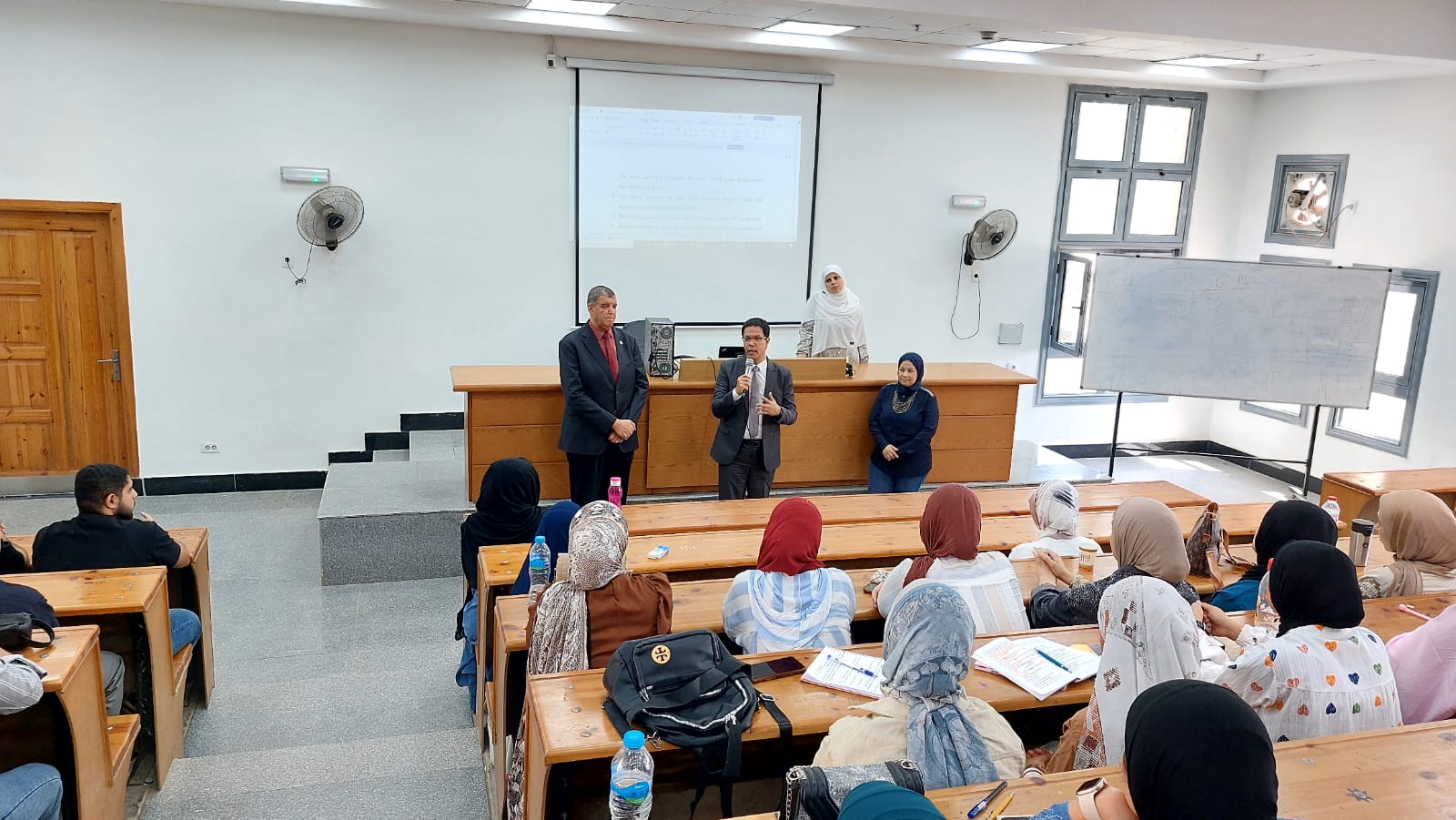 خلال تفقد انتظام الدراسة بالعبور