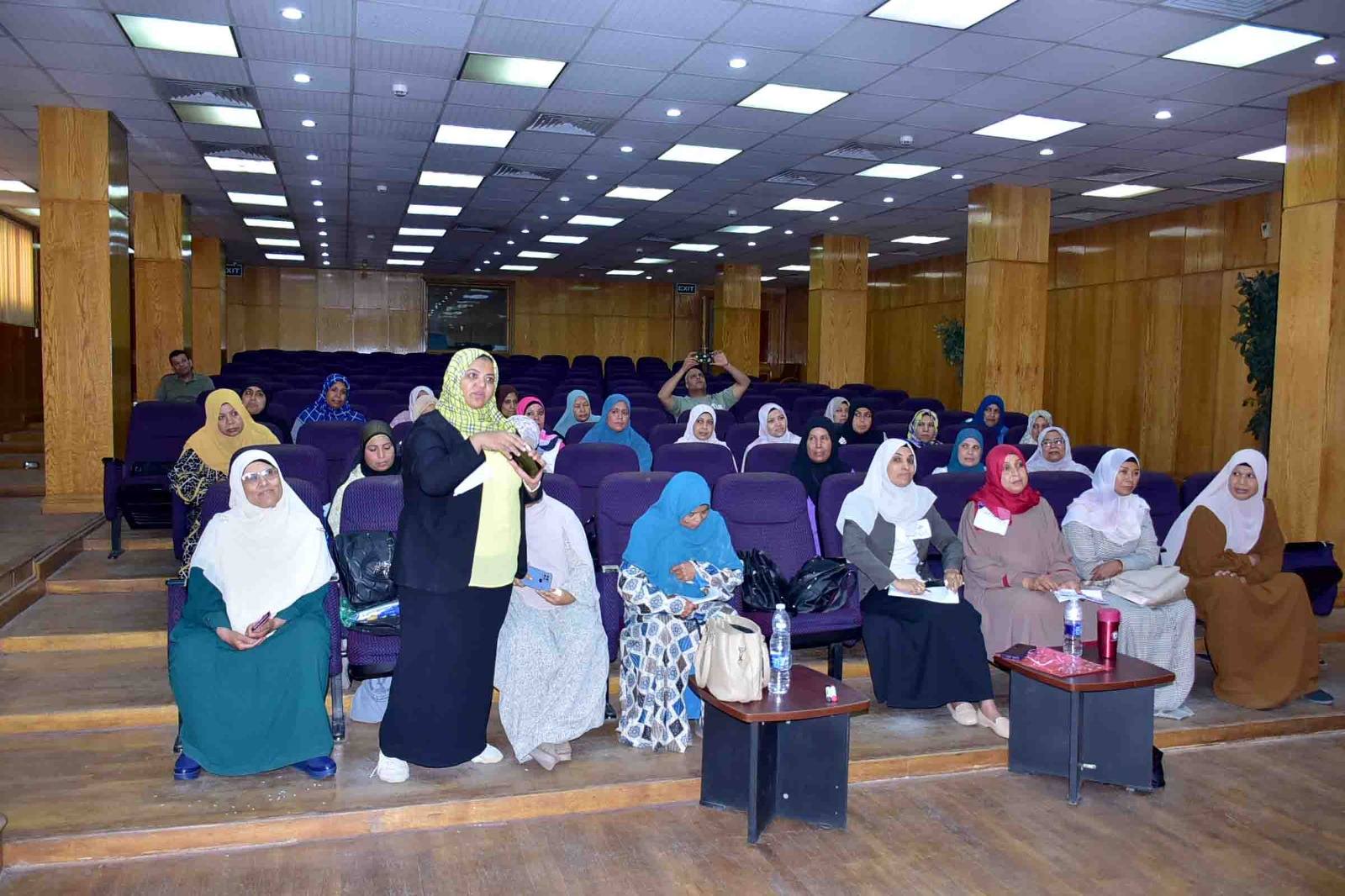 حضور تدريبات القومى للمرأة لبناء قدرات ميسرات التعليم المجتمعي