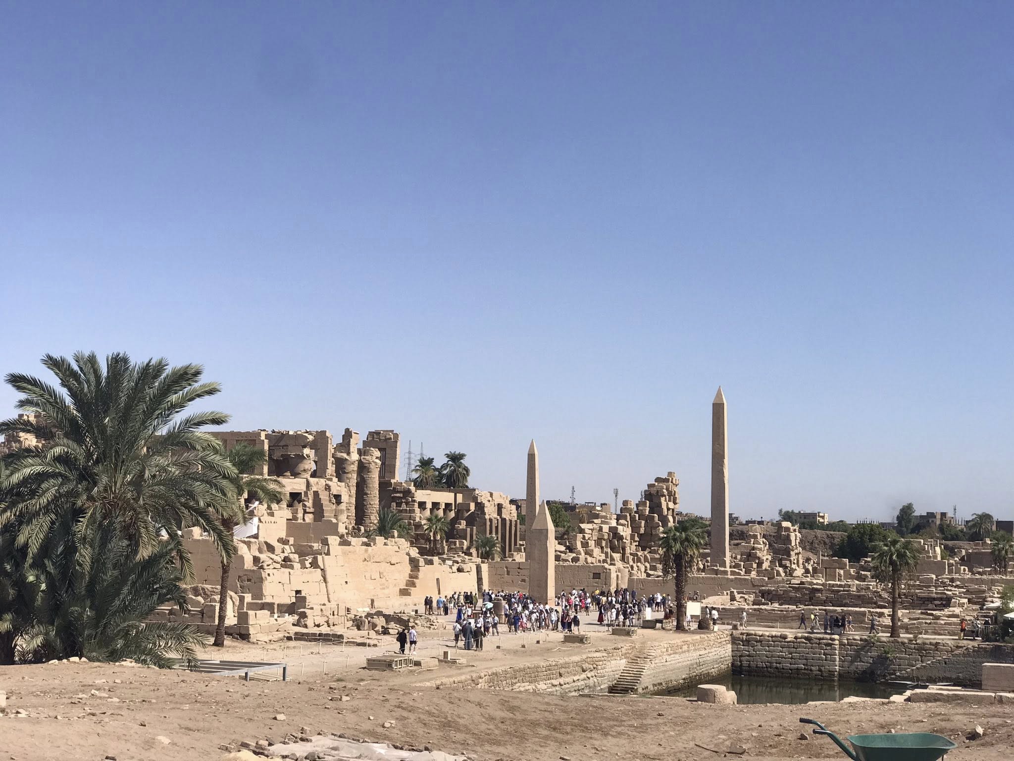 الإقبال السياحى من حول العالم بقلب معابد الكرنك الإقبال السياحى من حول العالم بقلب معابد الكرنك