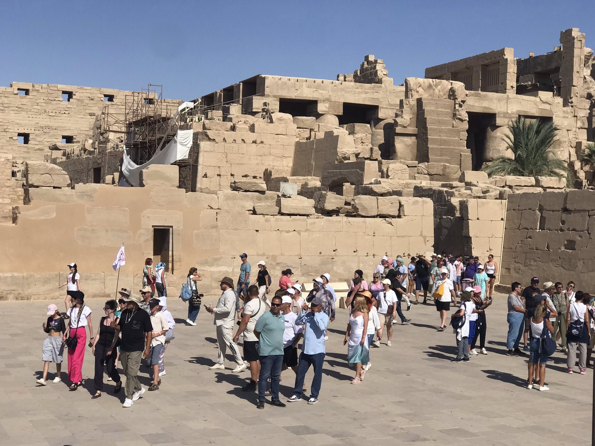 توافد سياحى كبير فى منطقة معابد الكرنك