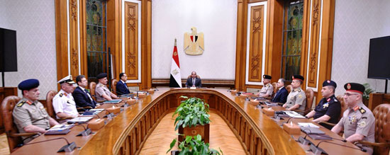 اجتماع الرئيس السيسى برئيس الوزراء ووزيرى الدفاع والداخلية وقادة الأجهزة