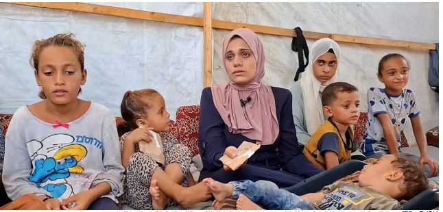 والدة طفل مصاب بشلل الأطفال