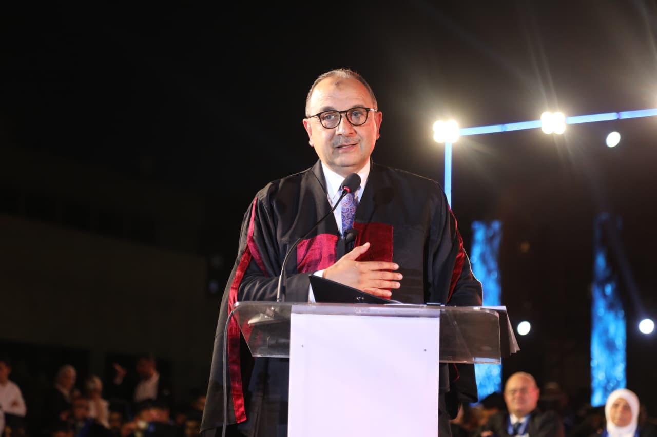 الاحتفال بتخرج الطلاب