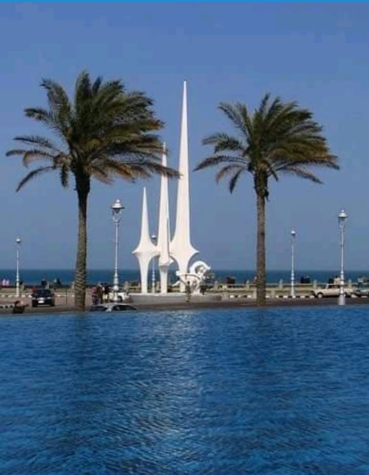 جانب من التمثال