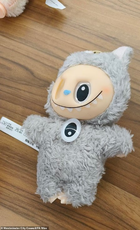 لابوبو المزيفة وهى مفككة