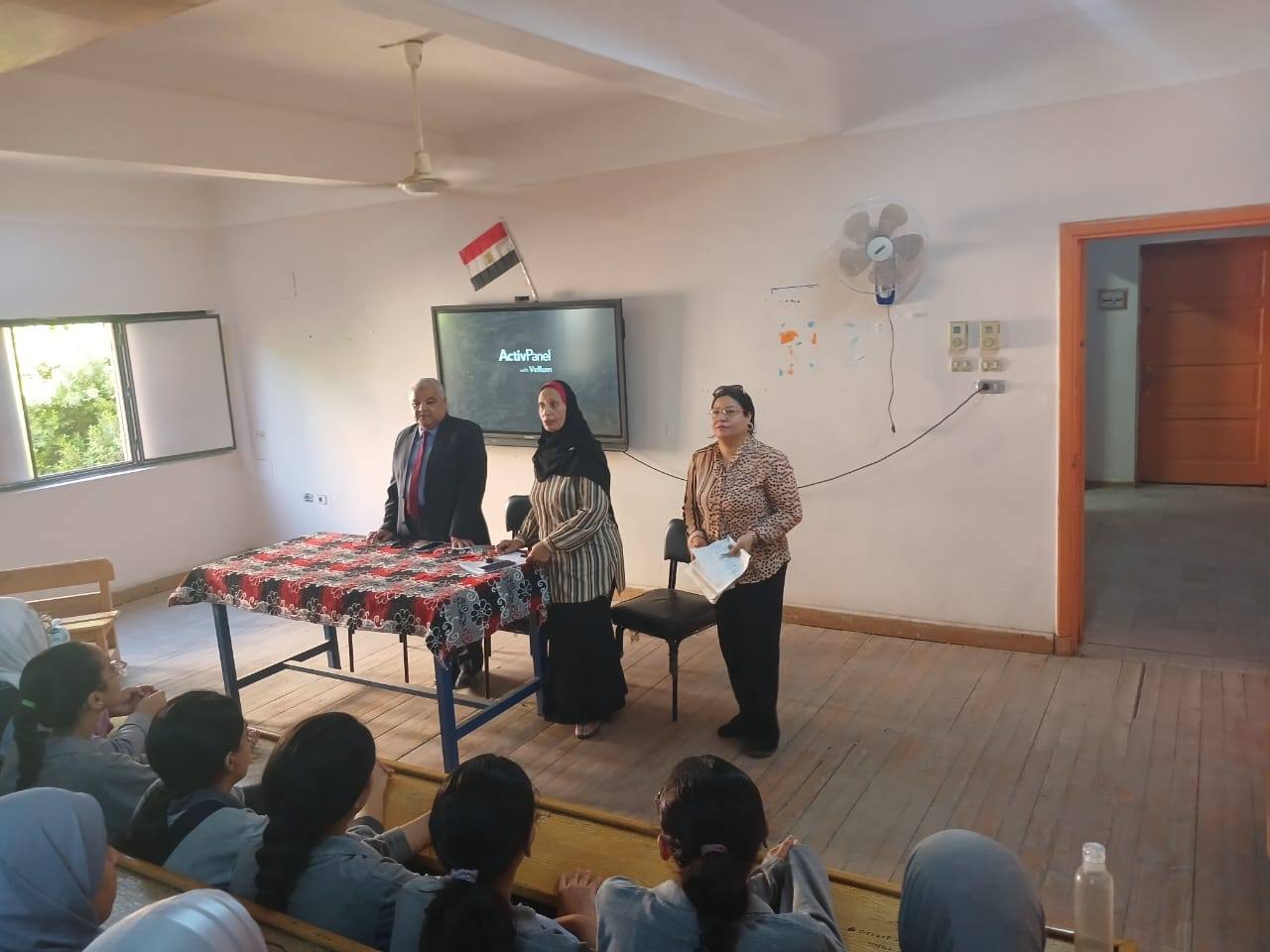 وكيل تعليم الأقصر يعقد لقاءً مفتوحاً مع طالبات الثانوية العامة