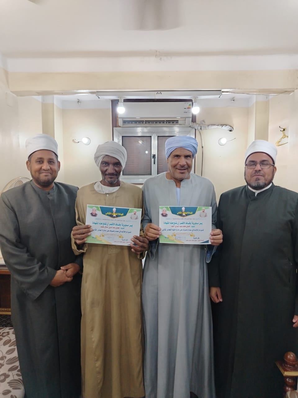 مدير أوقاف الأقصر يكرم الفائزين بجائزة الموظف المثالى