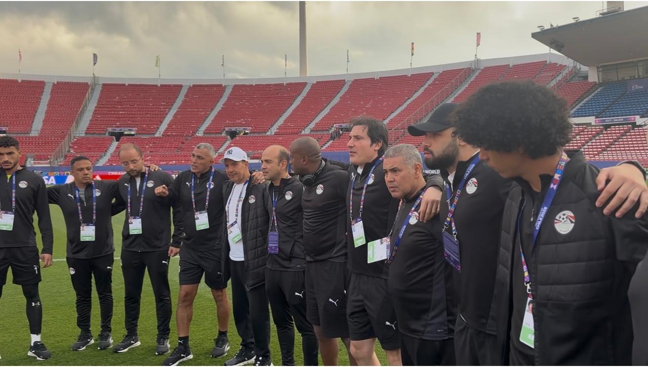 جهاز منتخب الشباب في ملعب المباراة